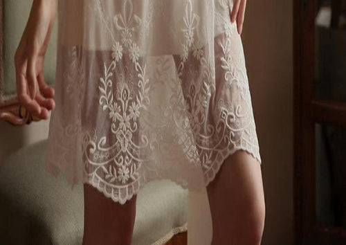 White Lace Exquisite Embroidery Robe